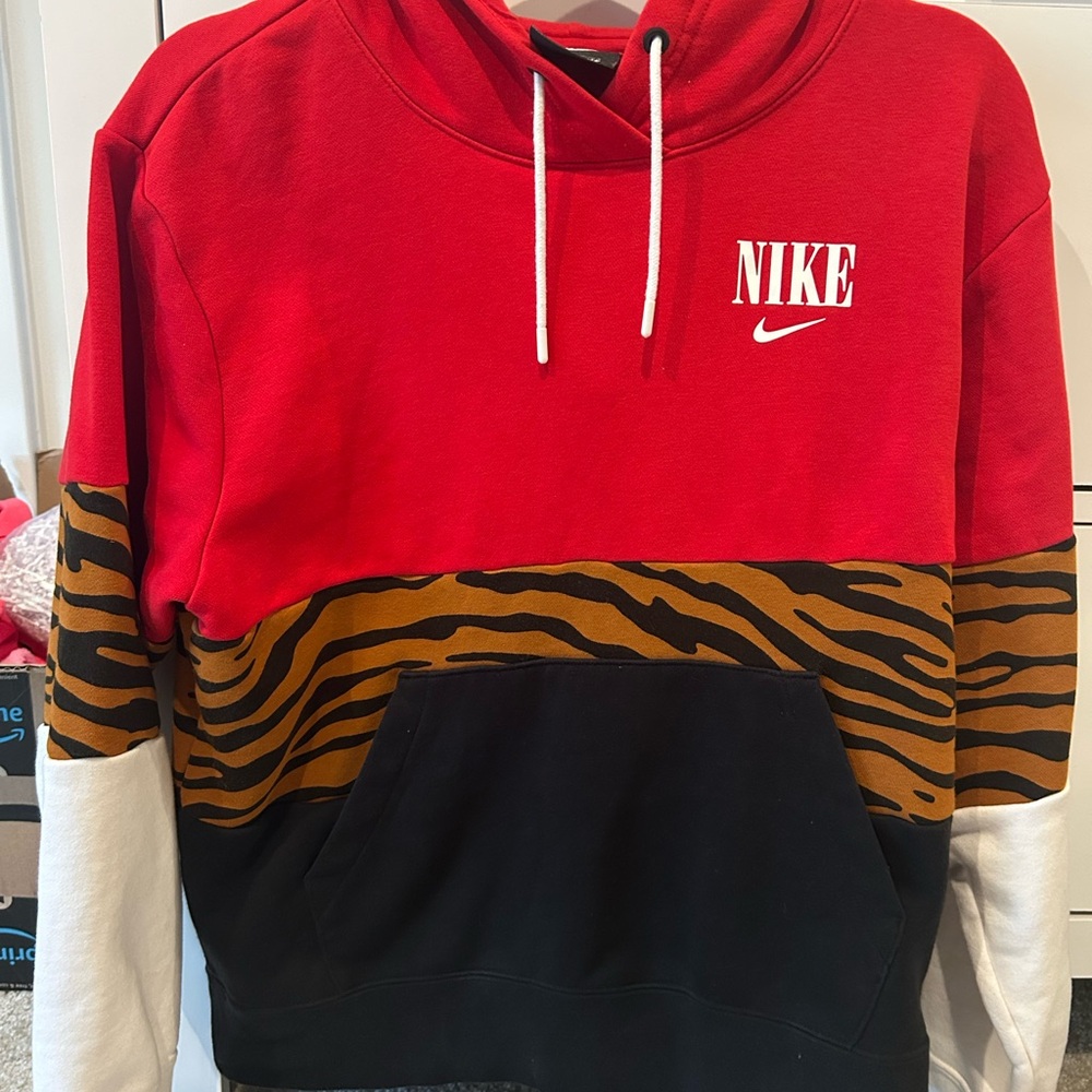 Nike women’s pull over hoodie